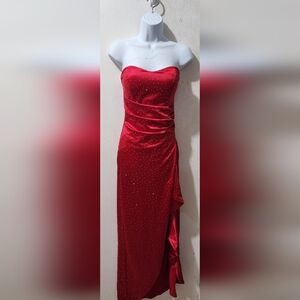 Elegant Red Evening Dress